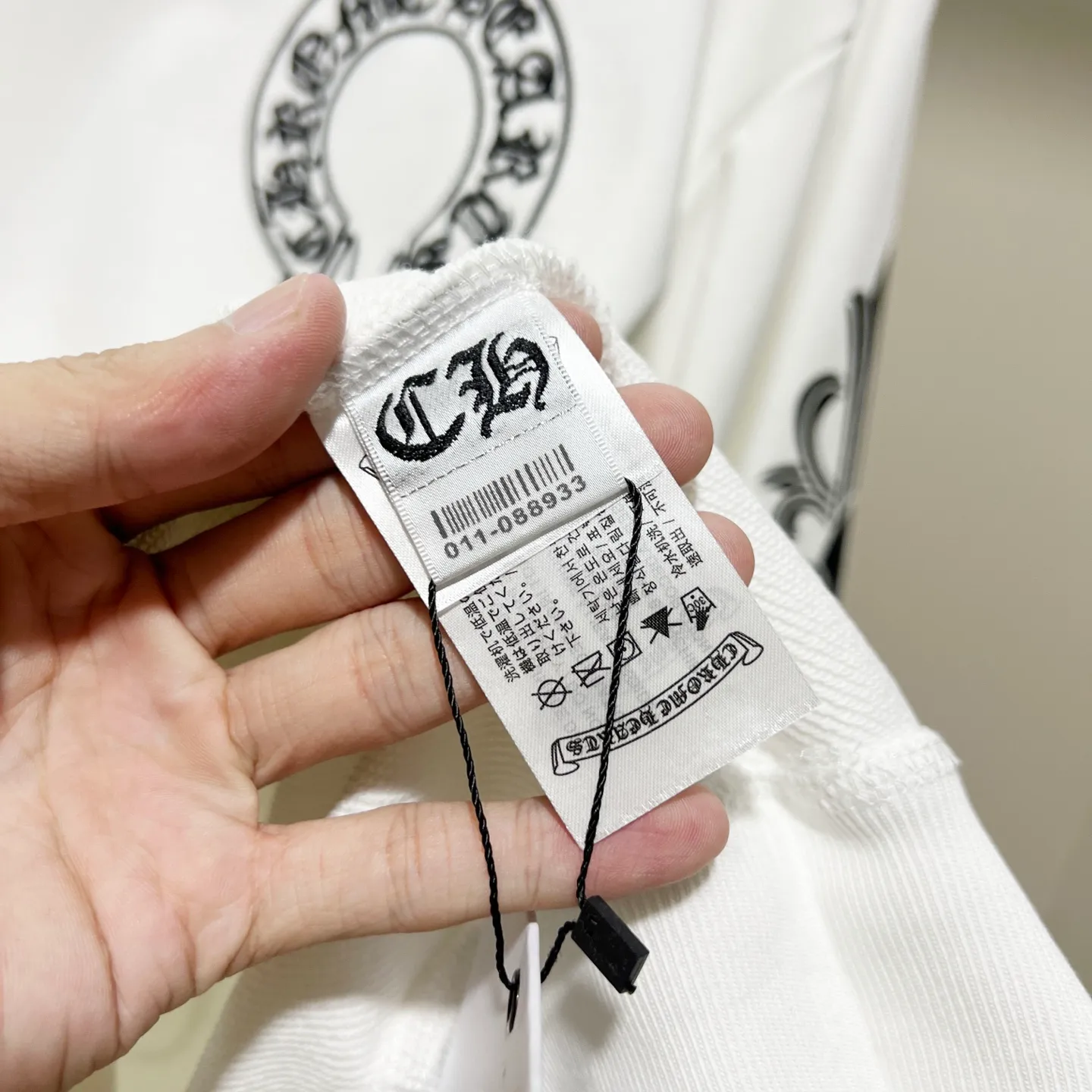 P220 chrome hearts/Chrome Hearts 420g pure cotton round neck sweatshirt, front and rear sleeves, horseshoe Sanskrit letters LOGO embroidery🪡 logo, official synchronization, 1:1 original mold opening, fashion personality, versatile trend, pure original quality, original washed fabric, tag, collar label, washed wheat, complete three standards, color: black, white. Size: XS-L